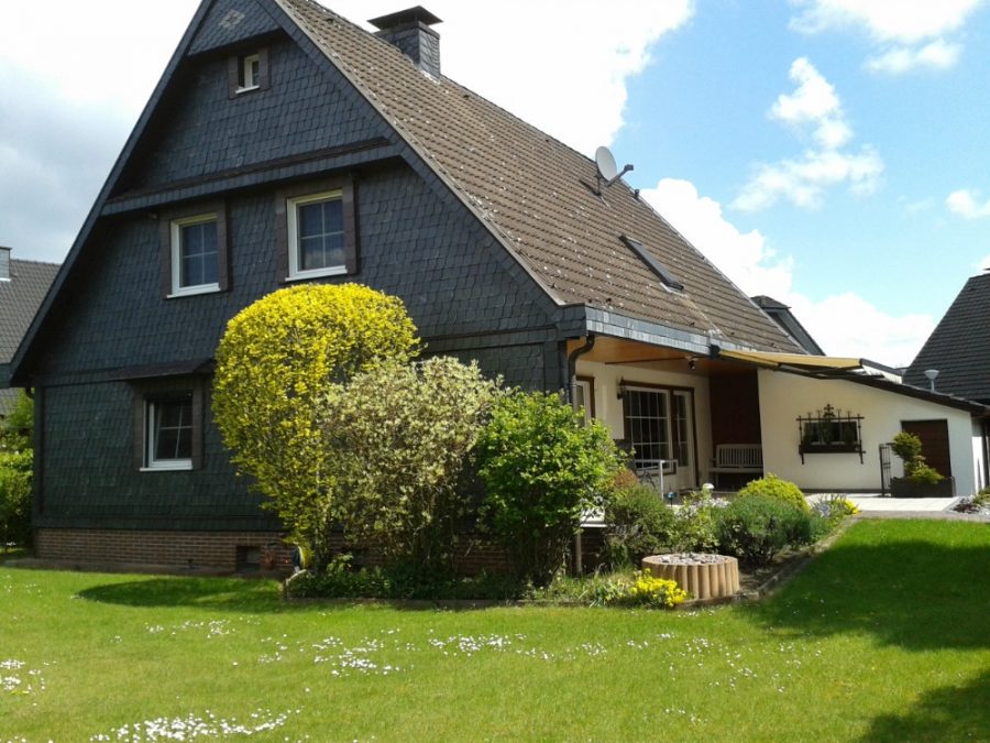 Freistehendes Wohnhaus mit tollem Garten. Sofort einziehen